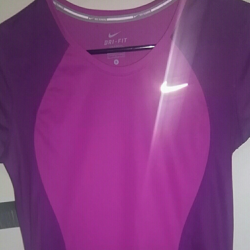 Small Nike dri fit tee